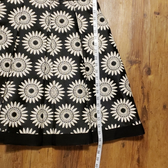 Tahari fit flare pleated brocade daisy dress sharp - Picture 9 of 10